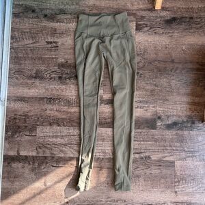 Lululemon Olive Green High-Waisted Leggings with pockets